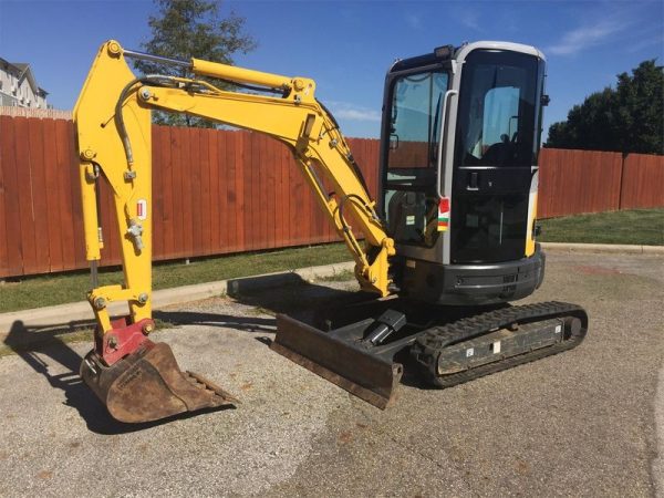 2014 New Holland E27B