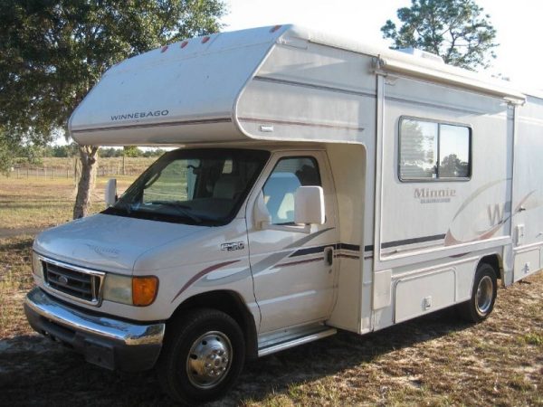 2005 Winnebago MINNIE WINNIE 24F