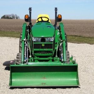 2015 John Deere 3046R